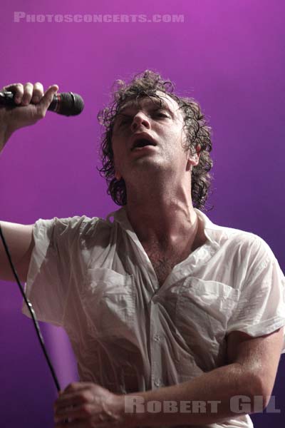 FRIENDLY FIRES - 2011-11-05 - PARIS - La Cigale - 